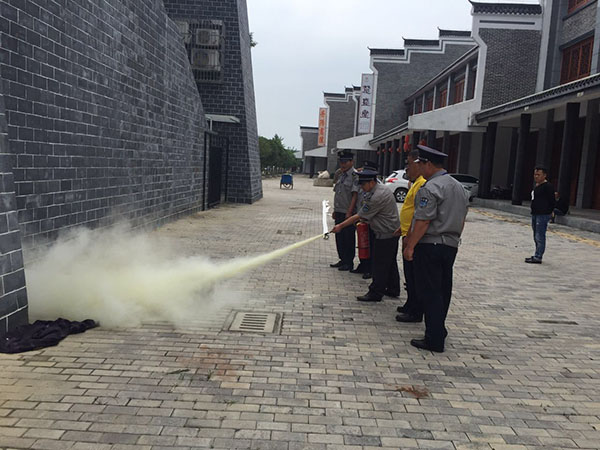 1758023449671812.jpg Q1.jpg